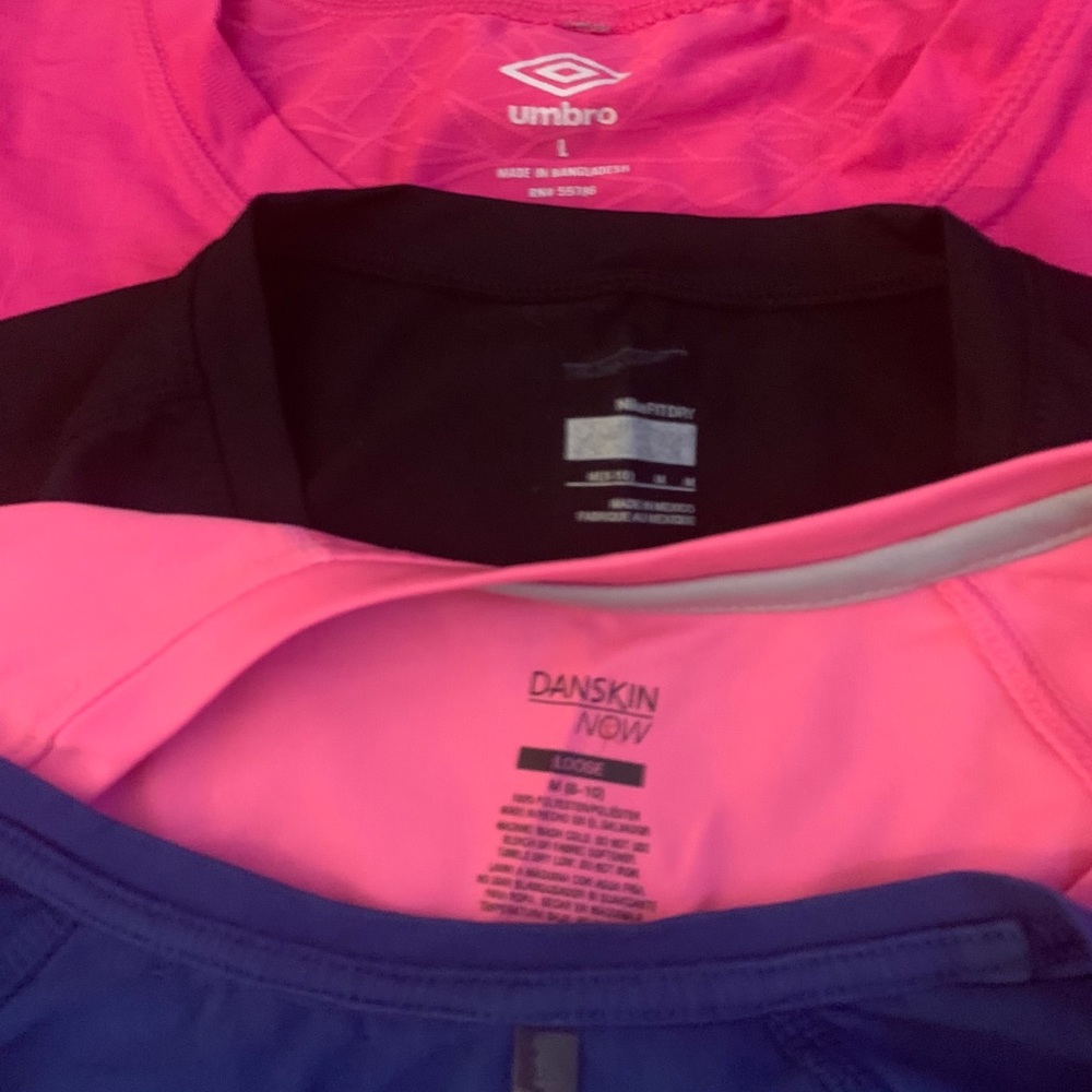 Bundle of 8 workout tops - Picture 4 of 4